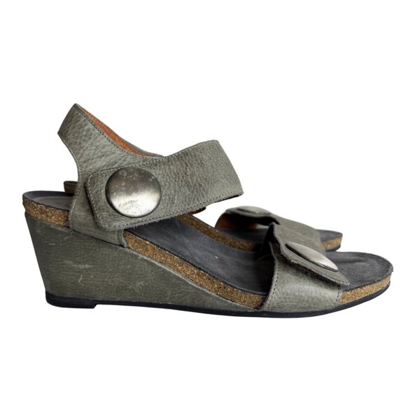 TAOS Carousel Wedge Sandals Suede Upper 40 - Picture 1 of 7